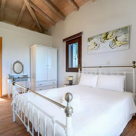 Stone Art Villa Hot Tub & Kastro Villa Foutia