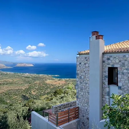 Stone Art Villa Hot Tub & Kastro