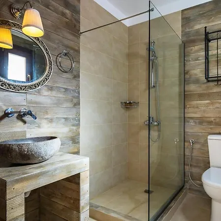 Stone Art Villa Hot Tub & Kastro Villa *